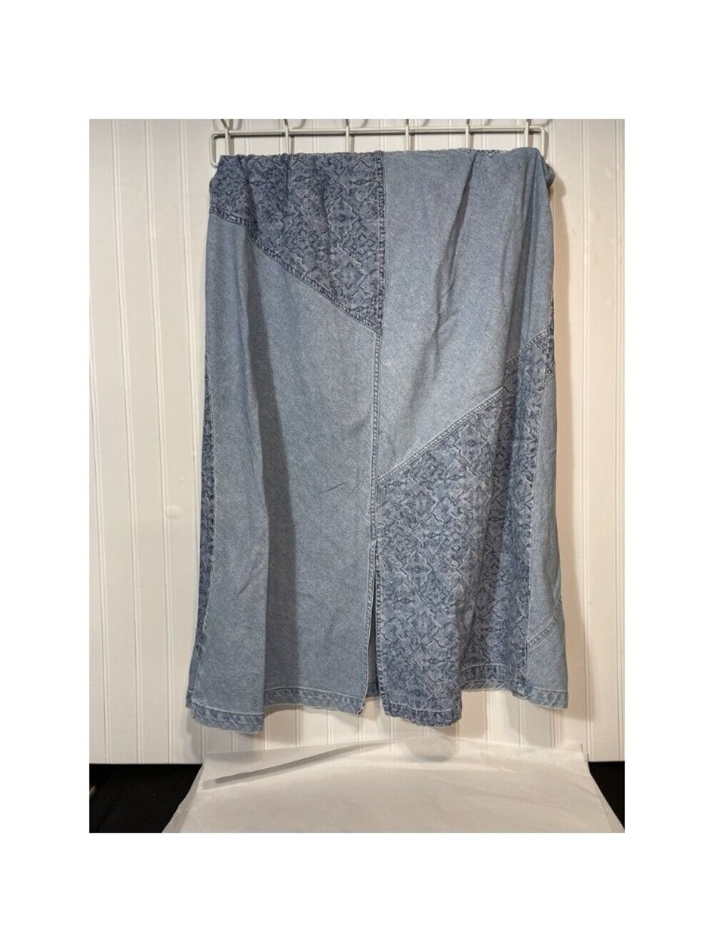 Women's Denim Skirt - Picture 3 of 3